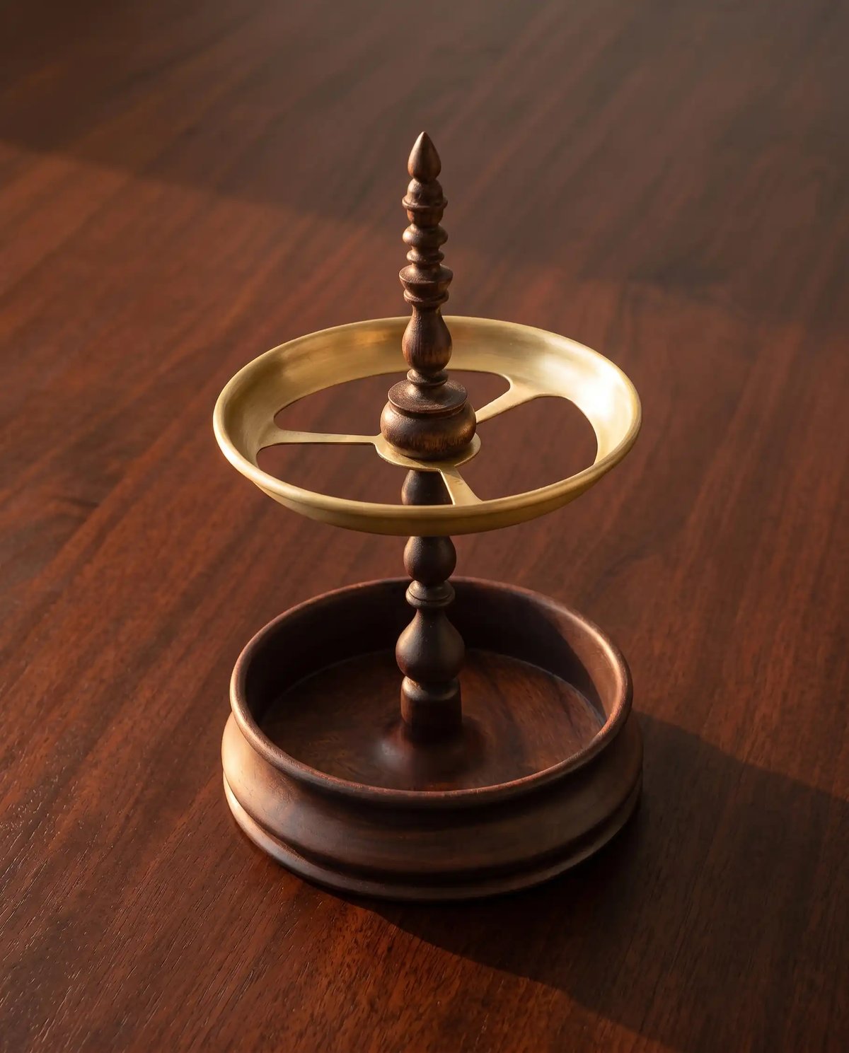 Sultan Pen Stand
