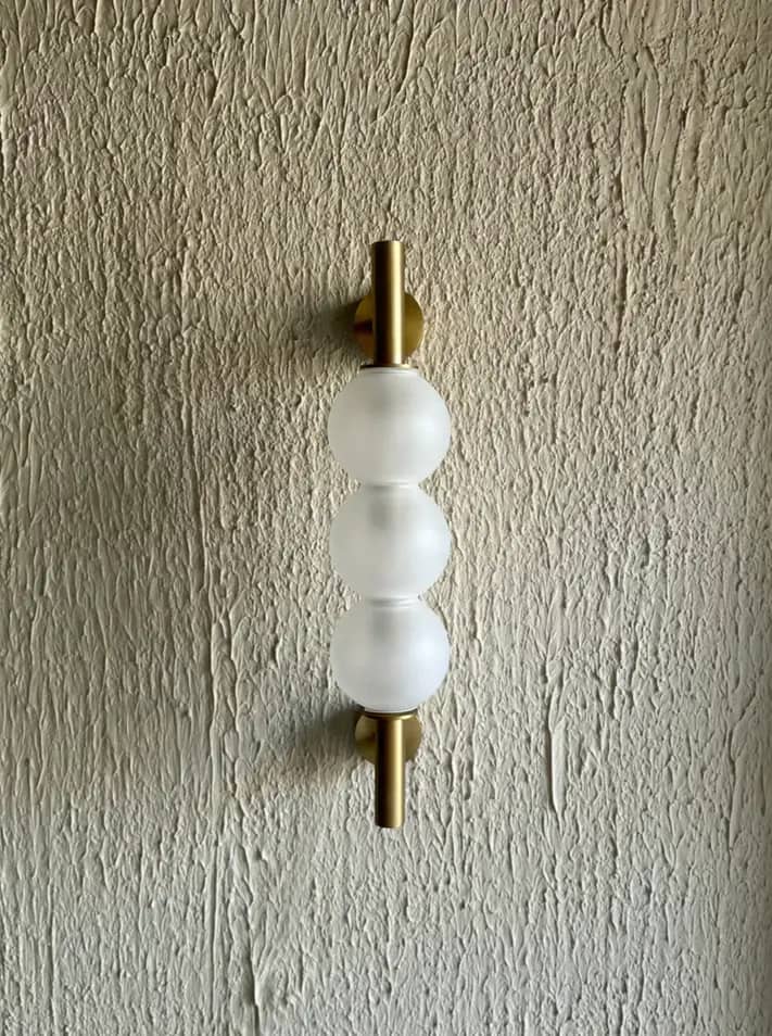 Tripple orb wall light
