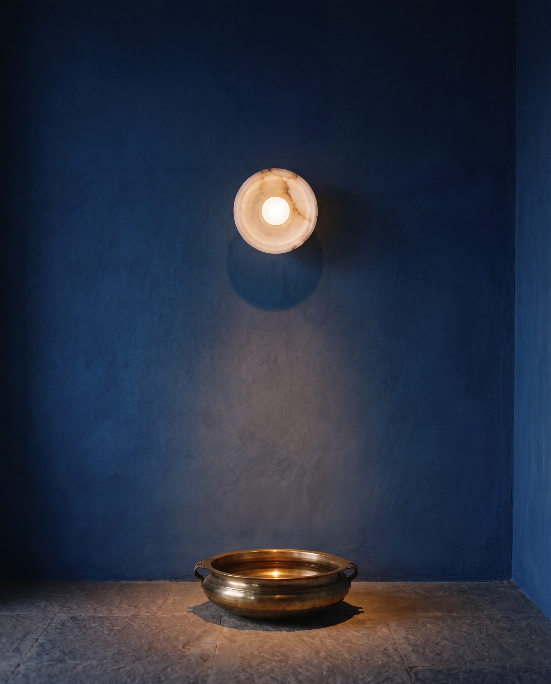 Crescent wall light