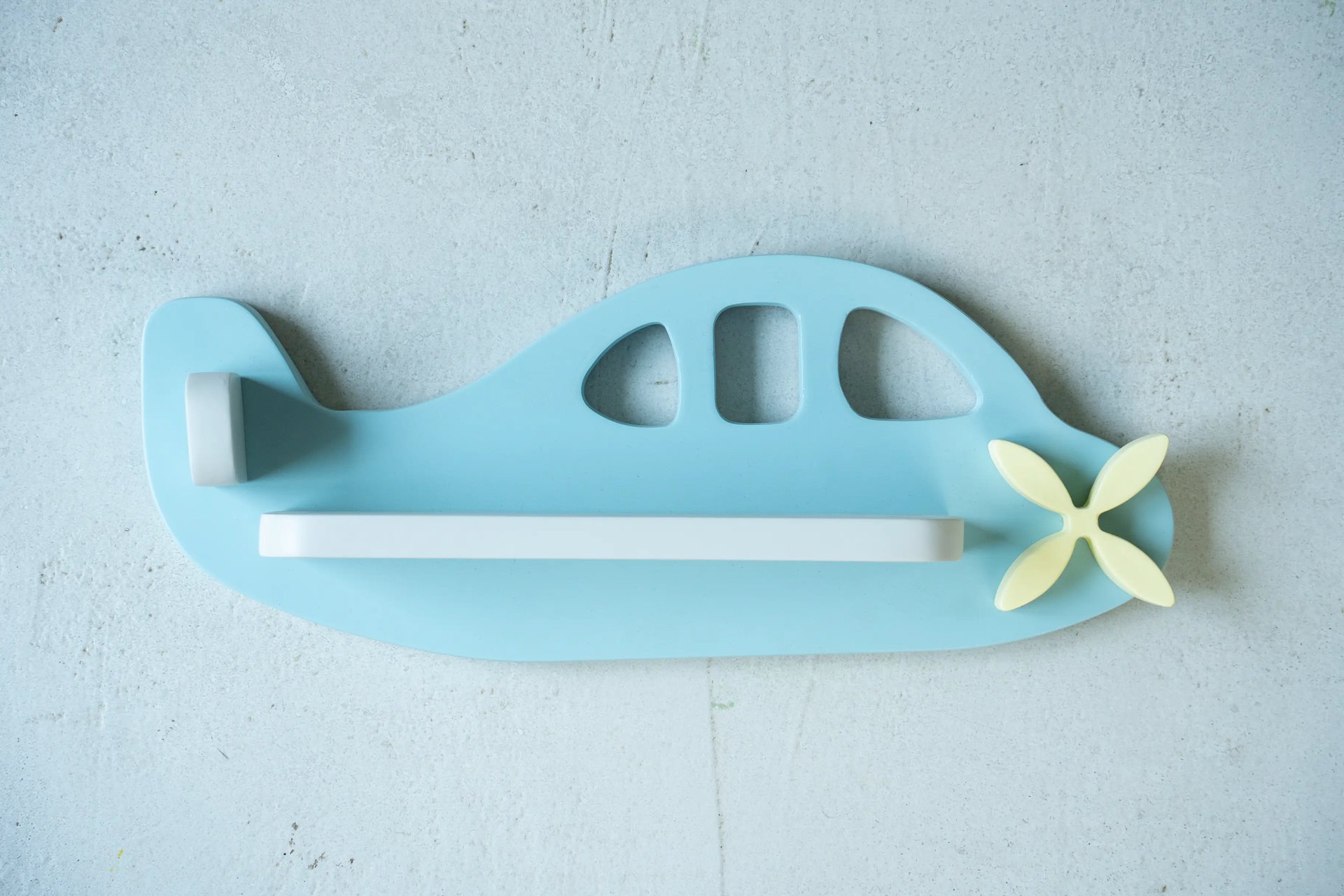 Fly high shelf