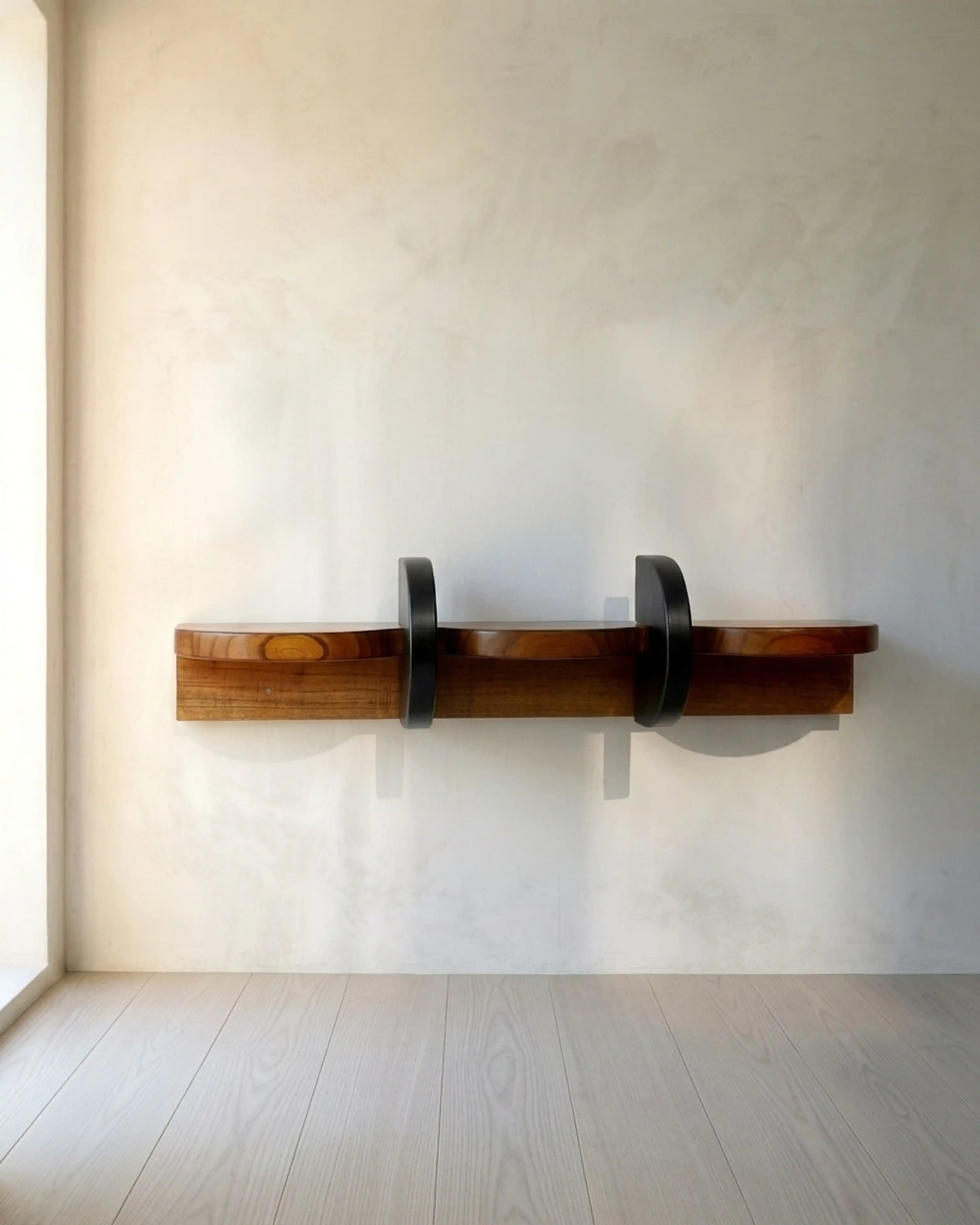 Kari Shelf w/ Adjustable Bookends 