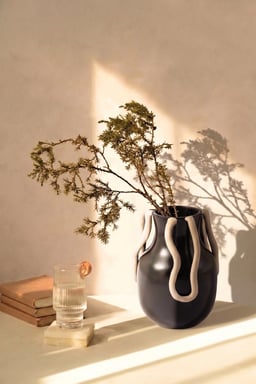 Velis Vase view