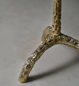 Vana Pedestial Table view