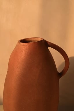 Mysa Vase view