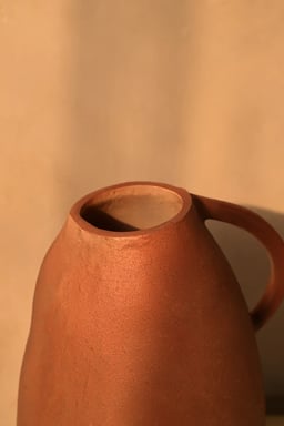 Mysa Vase view