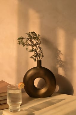 Selene Vase view