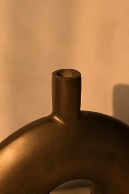 Selene Vase view