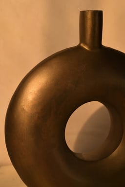 Selene Vase view