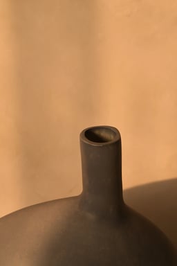 Amani Vase view